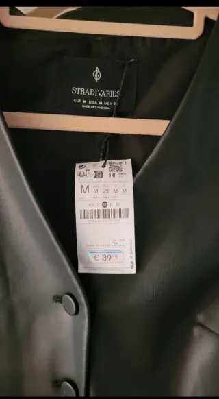 Chaleco polipiel negro Stradivarius