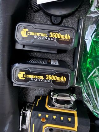Nivel Láser Conentool 4D 2 Baterías  Trípode