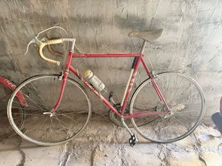 Bicicleta de carretera BH TITAN L33 Roja