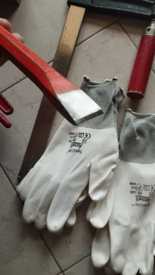 Lotto attrezzi ferramenta e lavoro