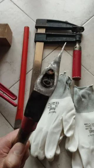 Lotto attrezzi ferramenta e lavoro