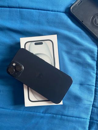 iPhone 15 Negro Usado con funda