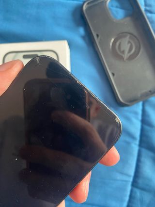 iPhone 15 Negro Usado con funda
