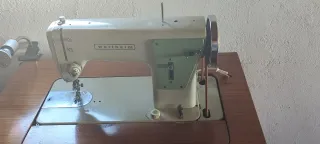 Máquina de coser REFREY