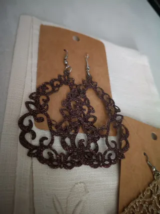 Set orecchini glitterati marrone e oro