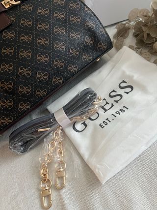 Bolso Tote Guess Marrón y Dorado