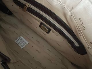 Bolso Tote Guess Marrón y Dorado