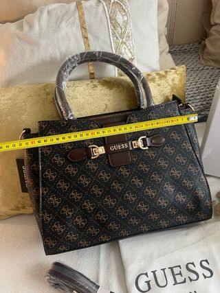 Bolso Tote Guess Marrón y Dorado