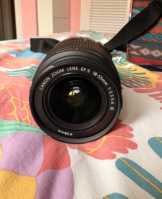 Canon EOS 700D + Objetivo + Caja