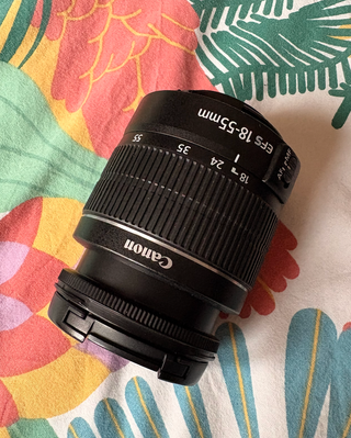 Canon EOS 700D + Objetivo + Caja