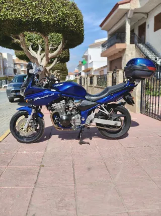 Suzuki Bandit Azul - ITV 2028