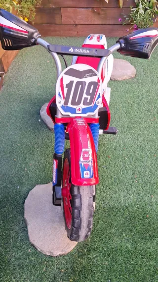 Moto eléctrica infantil Injusa 109