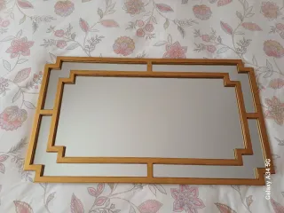 Espejo de pared dorado