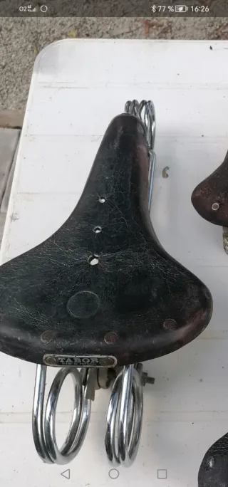 Sillín de bicicleta marca Tabor antiguo.