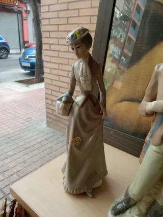 Figuras de cerámica estilo antiguo