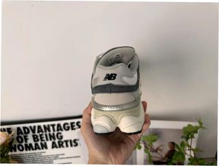 New Balance 9060 Rain Cloud Grey Talla 42