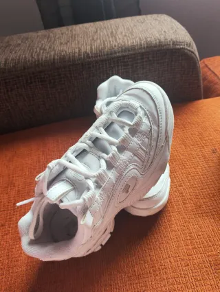 Tenis Fila Blancos usados 2 veces como nuevos .