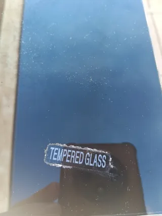 Mesa cristal templado y aluminio resistente