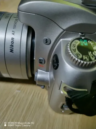 Cámara Nikon AF NIKKOR 28-100mm