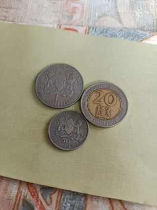 Monedas de Kenia: 1 Chelin, 20 Chelines, 50 Céntim