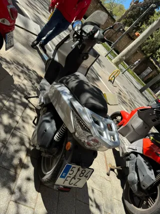Kymco People S 250 2006 Plata