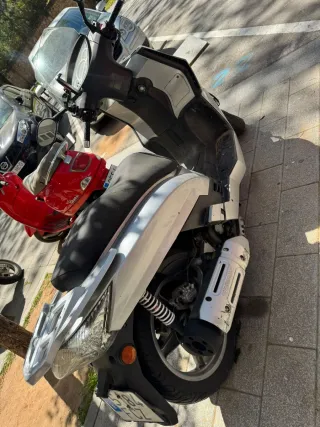 Kymco People S 250 2006 Plata
