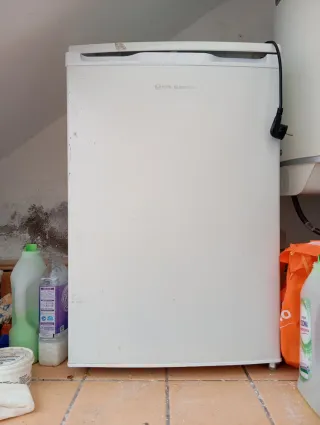 Congelador pequeño blanco