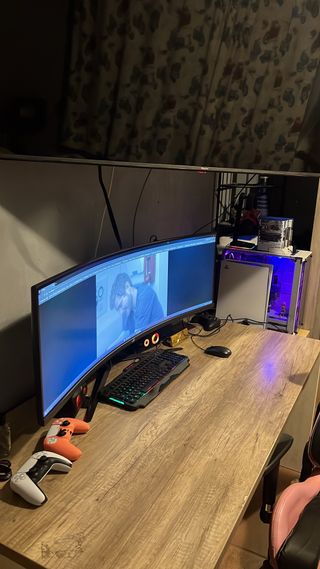 Monitor curvo MSI da 49 pollici