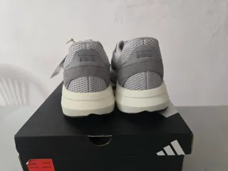 Zapatillas Adidas Grises y Blancas