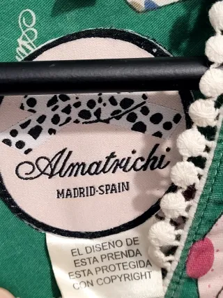 Blusa verde con estampado de pastelitos