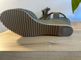 Lons Sandalias Cuña Verde Oliva usados 1 vez