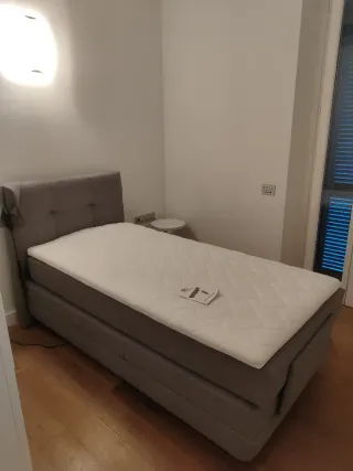 Letto con rete elettrica e materasso + topper