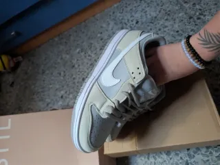 Zapatillas Nike Beige y Gris