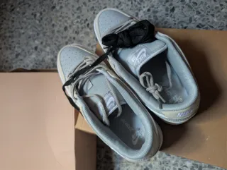 Zapatillas Nike Beige y Gris