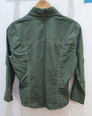 Camisa Purifica estilo safari urbano