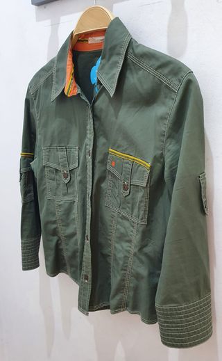 Camisa Purifica estilo safari urbano