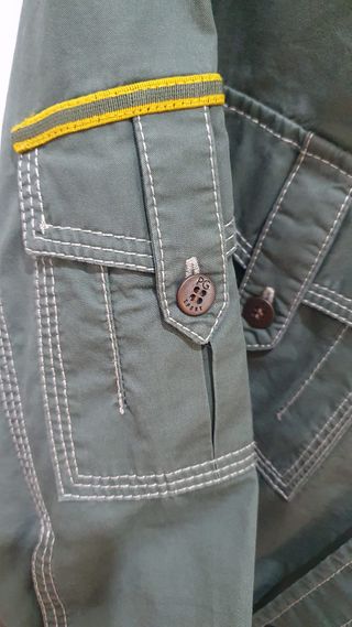 Camisa Purifica estilo safari urbano