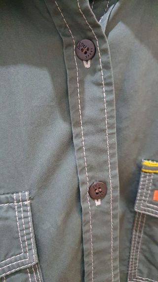 Camisa Purifica estilo safari urbano