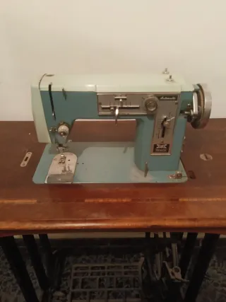 Máquina de coser antigua Alfa
