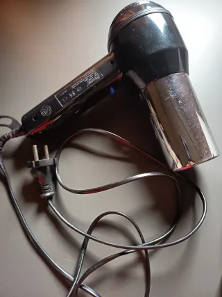Secador de pelo y accesorios