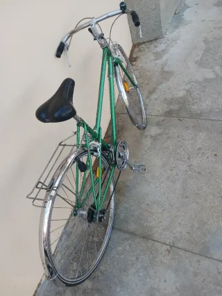 Bicicleta verde clásica