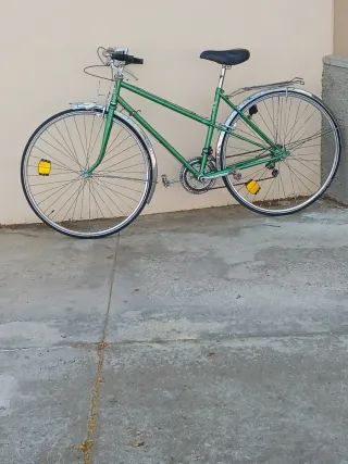 Bicicleta verde clásica