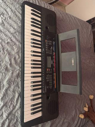 Teclado Yamaha 61 teclas + pie