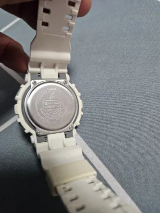 Reloj Casio G-Shock Blanco y Morado