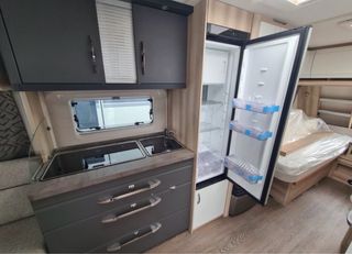 Caravana Hobby 515UHL