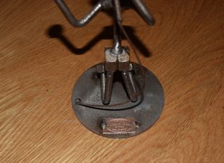 Estatueta cantor em aço