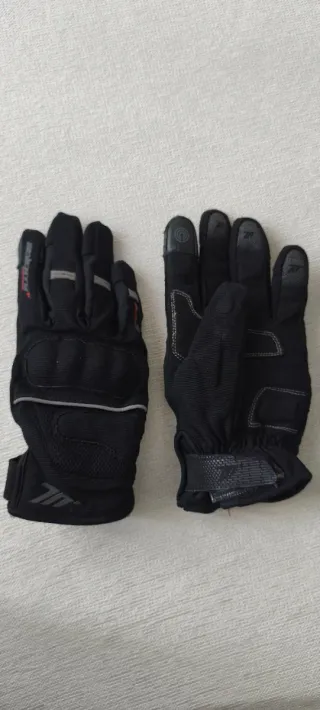 Guantes de moto negros. Talla M