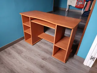 Escritorio madera con bandeja teclado