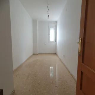 Piso soleado en venta. 3 Habitaciones 2 baños, Gra