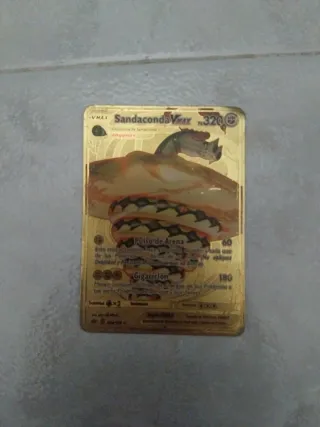 Cartas Pokémon VMAX Pikachu y Sandaconda de metal.